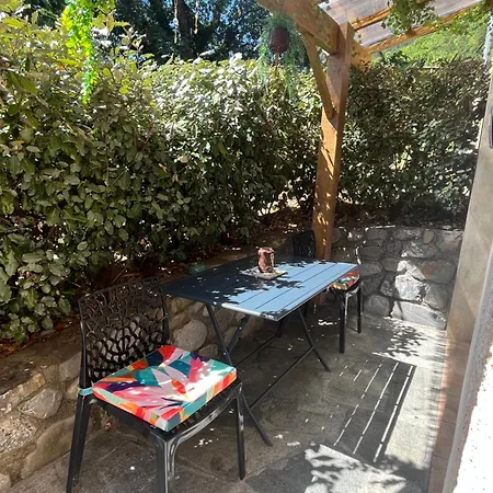 Grand En Rez De Jardin Avec Terrasse Parking Motos