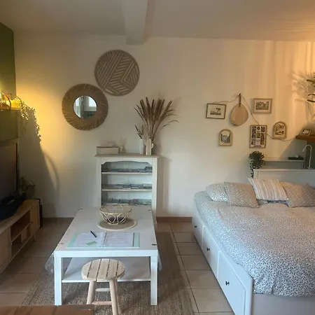 Grand En Rez De Jardin Avec Terrasse Parking Motos *