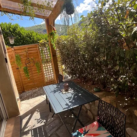 Grand En Rez De Jardin Avec Terrasse Parking Motos Appartamento