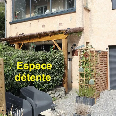 Grand En Rez De Jardin Avec Terrasse Parking Motos