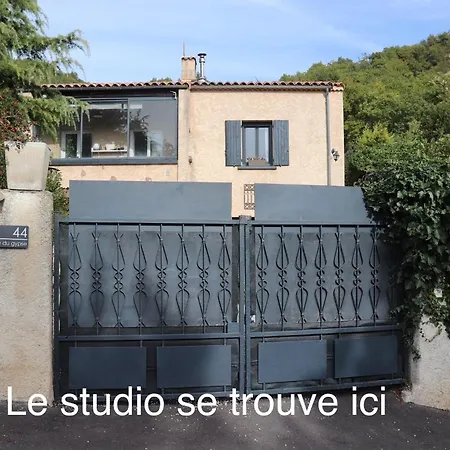 Grand Studio En Rez De Jardin Avec Terrasse